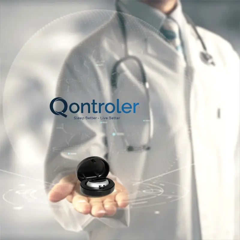 Représente le Z3 Pro de Qontroler™, le dispositif intelligent révolutionnaire anti-ronflement et anti-apnée du sommeil. Doté de la technologie médicale EMS, ce dispositif offre une solution avancée pour retrouver un sommeil paisible et réparateur, ainsi qu'une santé nocturne optimale. La vidéo représente comment la technologie fonctionne